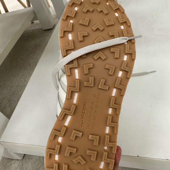 ADIDAS Beige Retropy E5 Sneakers BRAND NEW WITH TAGS - Picture 5 of 5